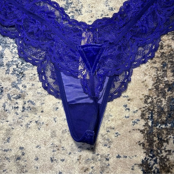 NWT Victoria’s Secret Blue Very Sexy Shine Logo Thong Size Large - Picture 4 of 6
